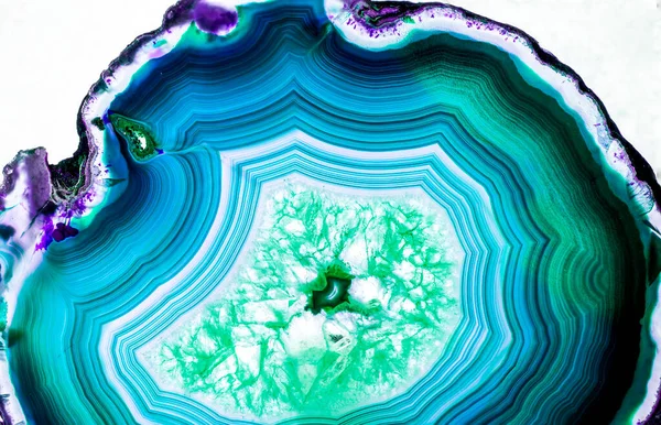 Kristal enine kesit arkaplanı. Doğal saydam agat kristal yüzey dilimi. Madenin makro yakın çekimi, soyut yapı