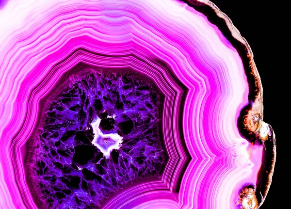 Kristal enine kesit arkaplanı. Doğal saydam agat kristal yüzey dilimi. Madenin makro yakın çekimi, soyut yapı