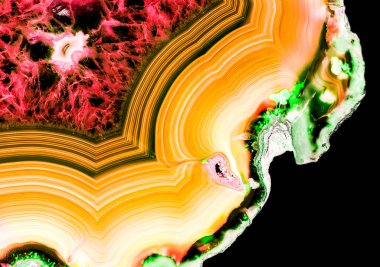 Kristal enine kesit arkaplanı. Doğal saydam agat kristal yüzey dilimi. Madenin makro yakın çekimi, soyut yapı