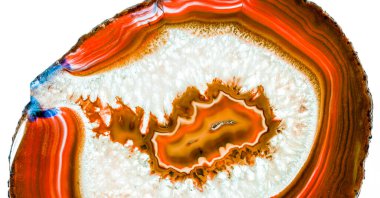 Kristal enine kesit arkaplanı. Doğal saydam agat kristal yüzey dilimi. Madenin makro yakın çekimi, soyut yapı