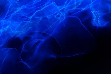 Alkol mürekkebi modern tasarımcılar için soyut sıvı sanat ve pop sanat modelleri yaratır.