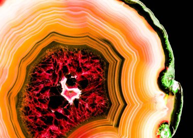 Kristal enine kesit arkaplanı. Doğal saydam agat kristal yüzey dilimi. Madenin makro yakın çekimi, soyut yapı