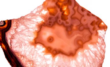 Kristal enine kesit arkaplanı. Doğal saydam agat kristal yüzey dilimi. Madenin makro yakın çekimi, soyut yapı