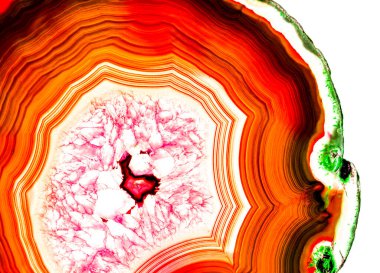 Kristal enine kesit arkaplanı. Doğal saydam agat kristal yüzey dilimi. Madenin makro yakın çekimi, soyut yapı