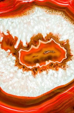 Kristal enine kesit arkaplanı. Doğal saydam agat kristal yüzey dilimi. Madenin makro yakın çekimi, soyut yapı