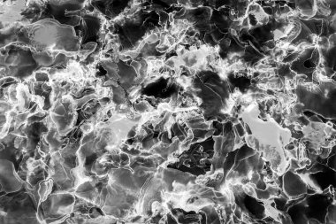 Alkol mürekkebinin sunduğu yüksek kaliteli akış sanatı tasarımcıya modern bir soyut arkaplan sağlar..