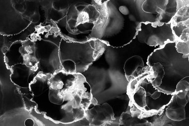 Alkol mürekkebinin sunduğu yüksek kaliteli akış sanatı tasarımcıya modern bir soyut arkaplan sağlar..