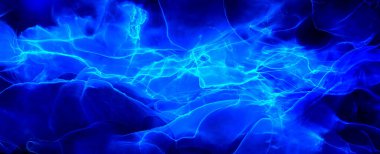 Alkol mürekkebinden yapılmış doğal akışkan sanat tablosu. Yumuşak, rüya gibi renkler. Aurora oluştur. Şeffaf dalgalı hatları ateşle.