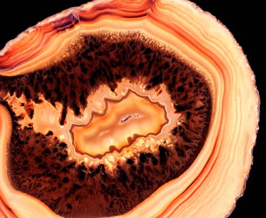 Kristal enine kesit arkaplanı. Doğal saydam agat kristal yüzey dilimi. Madenin makro yakın çekimi, soyut yapı