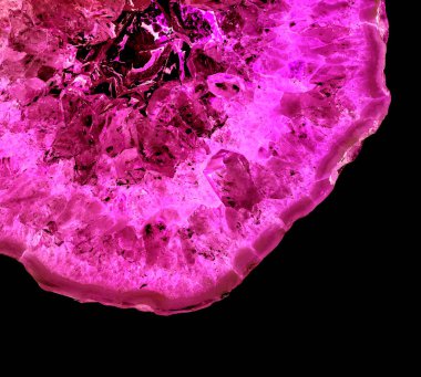 Kristal enine kesit arkaplanı. Doğal saydam agat kristal yüzey dilimi. Madenin makro yakın çekimi, soyut yapı