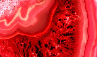 Kristal enine kesit arkaplanı. Doğal saydam agat kristal yüzey dilimi. Madenin makro yakın çekimi, soyut yapı