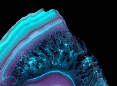 Kristal enine kesit arkaplanı. Doğal saydam agat kristal yüzey dilimi. Madenin makro yakın çekimi, soyut yapı