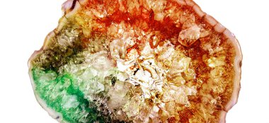 Kristal enine kesit arkaplanı. Doğal saydam agat kristal yüzey dilimi. Madenin makro yakın çekimi, soyut yapı