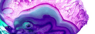 Kristal enine kesit arkaplanı. Doğal saydam agat kristal yüzey dilimi. Madenin makro yakın çekimi, soyut yapı