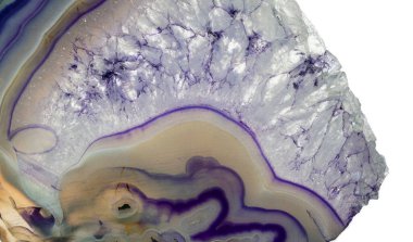 Kristal enine kesit arkaplanı. Doğal saydam agat kristal yüzey dilimi. Madenin makro yakın çekimi, soyut yapı