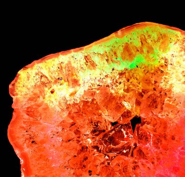 Kristal enine kesit arkaplanı. Doğal saydam agat kristal yüzey dilimi. Madenin makro yakın çekimi, soyut yapı