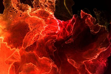 Alkol mürekkebinden yapılmış doğal akışkan sanat tablosu. Yumuşak, rüya gibi renkler. Aurora oluştur. Şeffaf dalgalı hatları ateşle.