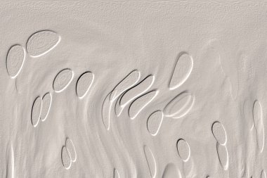 Beyaz, kırmızımsı kahverengi. Açık sarı. Hafif cyan. Gri. Pembe, siyah, seramik duvar. Döşeme kiremitleri. Soyut arkaplan. Üç boyutlu arka plan modeli. İç dekorasyon tasarımı. Geometrik mozaik doku. Kusursuz desen.