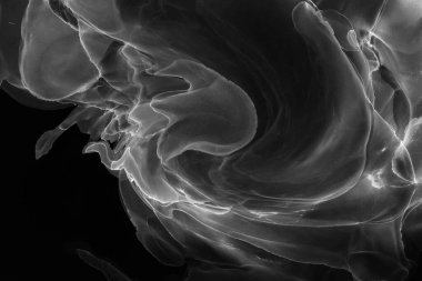 Alkol mürekkebinin sunduğu yüksek kaliteli akış sanatı tasarımcıya modern bir soyut arkaplan sağlar..