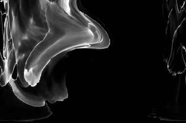 Alkol mürekkebinin sunduğu yüksek kaliteli akış sanatı tasarımcıya modern bir soyut arkaplan sağlar..