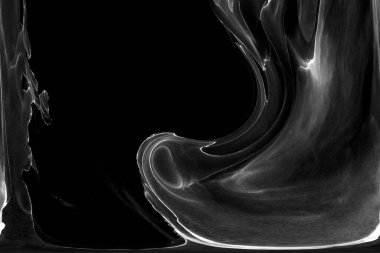 Alkol mürekkebinin sunduğu yüksek kaliteli akış sanatı tasarımcıya modern bir soyut arkaplan sağlar..