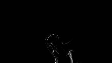 Yüksek kaliteli soyut Çin manzara resminin modern sanat arka planı alkol mürekkebiyle sunulmuştur..