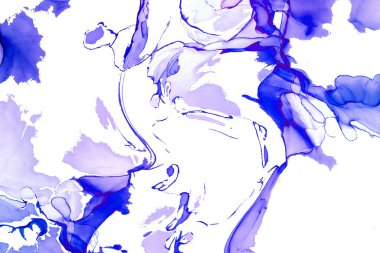 Alkol mürekkebinden yapılmış doğal akışkan sanat tablosu. Yumuşak, rüya gibi renkler. Aurora oluştur. Şeffaf dalgalı hatları ateşle.