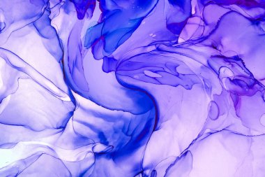 Alkol mürekkebinden yapılmış doğal akışkan sanat tablosu. Yumuşak, rüya gibi renkler. Aurora oluştur. Şeffaf dalgalı hatları ateşle.