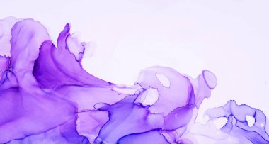 Alkol mürekkebinden yapılmış doğal akışkan sanat tablosu. Yumuşak, rüya gibi renkler. Aurora oluştur. Şeffaf dalgalı hatları ateşle.