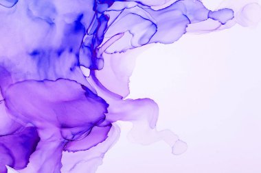 Alkol mürekkebinden yapılmış doğal akışkan sanat tablosu. Yumuşak, rüya gibi renkler. Aurora oluştur. Şeffaf dalgalı hatları ateşle.