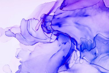 Alkol mürekkebinden yapılmış doğal akışkan sanat tablosu. Yumuşak, rüya gibi renkler. Aurora oluştur. Şeffaf dalgalı hatları ateşle.