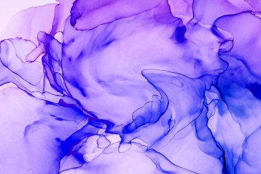 Alkol mürekkebinden yapılmış doğal akışkan sanat tablosu. Yumuşak, rüya gibi renkler. Aurora oluştur. Şeffaf dalgalı hatları ateşle.