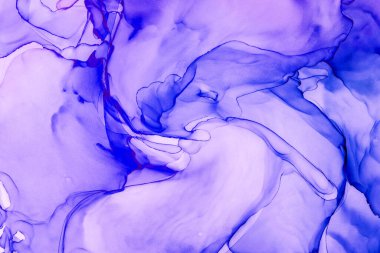 Alkol mürekkebinden yapılmış doğal akışkan sanat tablosu. Yumuşak, rüya gibi renkler. Aurora oluştur. Şeffaf dalgalı hatları ateşle.