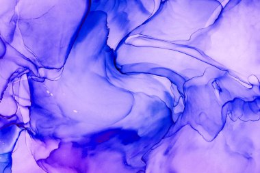 Alkol mürekkebinden yapılmış doğal akışkan sanat tablosu. Yumuşak, rüya gibi renkler. Aurora oluştur. Şeffaf dalgalı hatları ateşle.