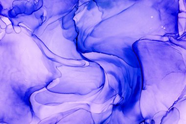 Alkol mürekkebinden yapılmış doğal akışkan sanat tablosu. Yumuşak, rüya gibi renkler. Aurora oluştur. Şeffaf dalgalı hatları ateşle.