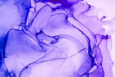 Alkol mürekkebinden yapılmış doğal akışkan sanat tablosu. Yumuşak, rüya gibi renkler. Aurora oluştur. Şeffaf dalgalı hatları ateşle.