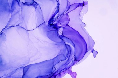 Alkol mürekkebinden yapılmış doğal akışkan sanat tablosu. Yumuşak, rüya gibi renkler. Aurora oluştur. Şeffaf dalgalı hatları ateşle.
