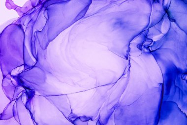 Alkol mürekkebinden yapılmış doğal akışkan sanat tablosu. Yumuşak, rüya gibi renkler. Aurora oluştur. Şeffaf dalgalı hatları ateşle.