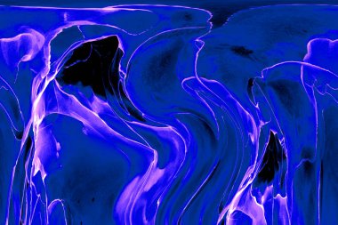 Alkol mürekkebinden yapılmış doğal akışkan sanat tablosu. Yumuşak, rüya gibi renkler. Aurora oluştur. Şeffaf dalgalı hatları ateşle.