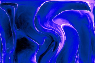 Alkol mürekkebinden yapılmış doğal akışkan sanat tablosu. Yumuşak, rüya gibi renkler. Aurora oluştur. Şeffaf dalgalı hatları ateşle.