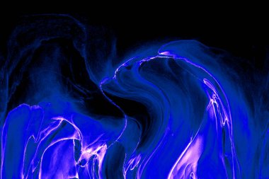 Alkol mürekkebinden yapılmış doğal akışkan sanat tablosu. Yumuşak, rüya gibi renkler. Aurora oluştur. Şeffaf dalgalı hatları ateşle.