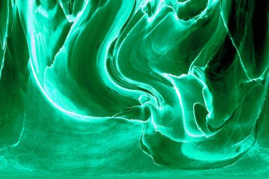 Alkol mürekkebinden yapılmış doğal akışkan sanat tablosu. Yumuşak, rüya gibi renkler. Aurora oluştur. Şeffaf dalgalı hatları ateşle.