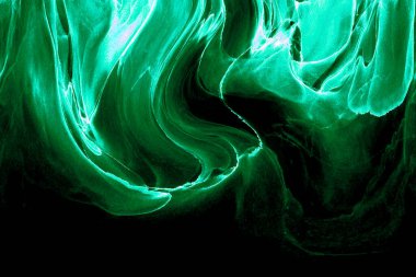 Alkol mürekkebinden yapılmış doğal akışkan sanat tablosu. Yumuşak, rüya gibi renkler. Aurora oluştur. Şeffaf dalgalı hatları ateşle.