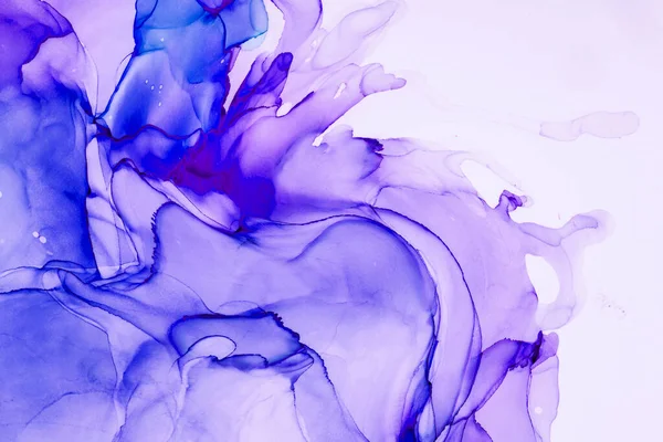 Alkol mürekkebinden yapılmış doğal akışkan sanat tablosu. Yumuşak, rüya gibi renkler. Aurora oluştur. Şeffaf dalgalı hatları ateşle.