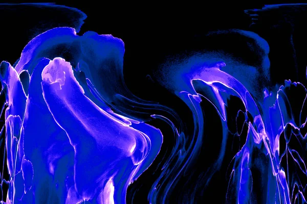 Alkol mürekkebinden yapılmış doğal akışkan sanat tablosu. Yumuşak, rüya gibi renkler. Aurora oluştur. Şeffaf dalgalı hatları ateşle.