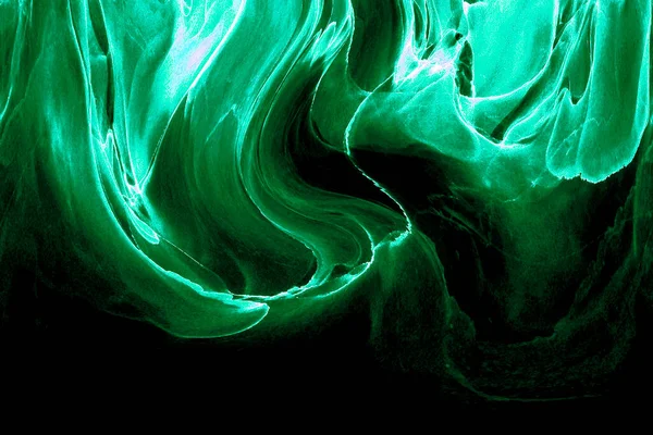 Alkol mürekkebinden yapılmış doğal akışkan sanat tablosu. Yumuşak, rüya gibi renkler. Aurora oluştur. Şeffaf dalgalı hatları ateşle.