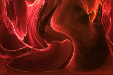 Alkol mürekkebinden yapılmış doğal akışkan sanat tablosu. Yumuşak, rüya gibi renkler. Aurora oluştur. Şeffaf dalgalı hatları ateşle.