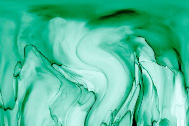 Alkol mürekkebinden yapılmış doğal akışkan sanat tablosu. Yumuşak, rüya gibi renkler. Aurora oluştur. Şeffaf dalgalı hatları ateşle.