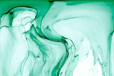 Alkol mürekkebinden yapılmış doğal akışkan sanat tablosu. Yumuşak, rüya gibi renkler. Aurora oluştur. Şeffaf dalgalı hatları ateşle.