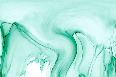 Alkol mürekkebinden yapılmış doğal akışkan sanat tablosu. Yumuşak, rüya gibi renkler. Aurora oluştur. Şeffaf dalgalı hatları ateşle.